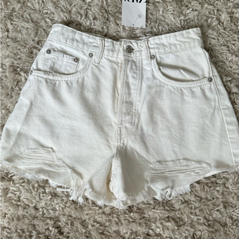 Brand New Zara White high waisted shorts